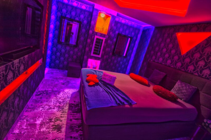 Fete 18+ cu aspect fizic placut.